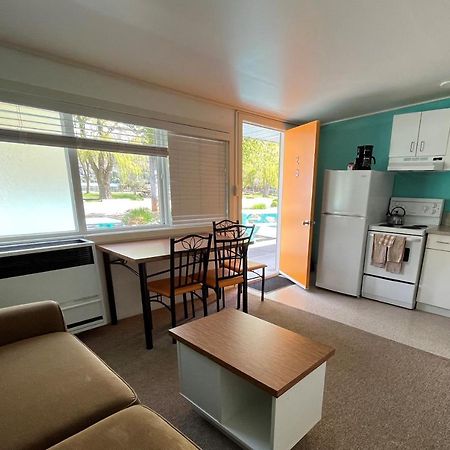 Okanagan Falls Holiday Beach Resort Motel מראה חיצוני תמונה