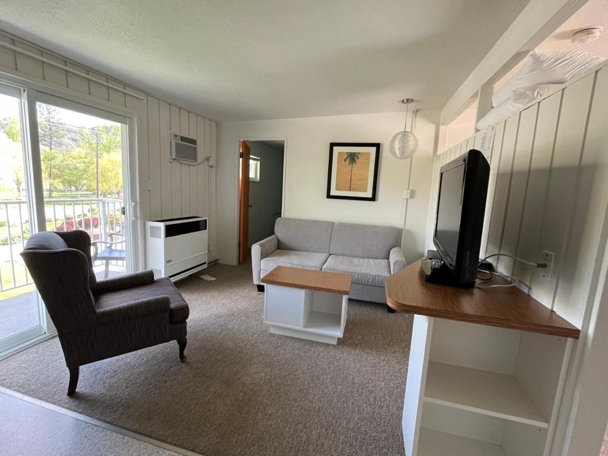 Okanagan Falls Holiday Beach Resort Motel מראה חיצוני תמונה