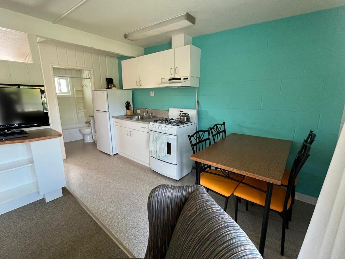 Okanagan Falls Holiday Beach Resort Motel מראה חיצוני תמונה