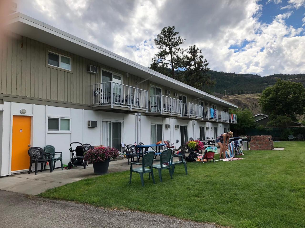 Okanagan Falls Holiday Beach Resort Motel מראה חיצוני תמונה