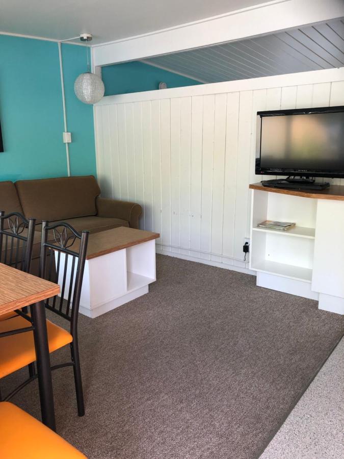 Okanagan Falls Holiday Beach Resort Motel מראה חיצוני תמונה