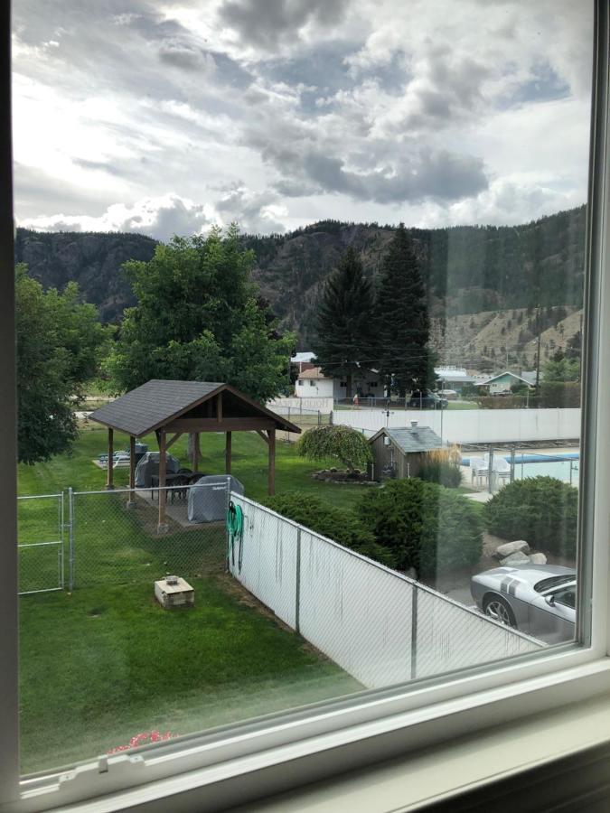 Okanagan Falls Holiday Beach Resort Motel מראה חיצוני תמונה