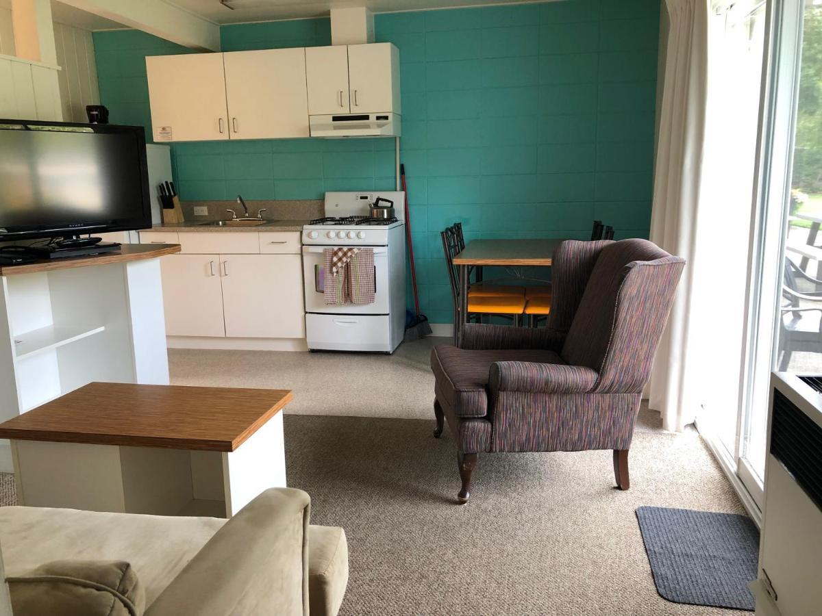 Okanagan Falls Holiday Beach Resort Motel מראה חיצוני תמונה
