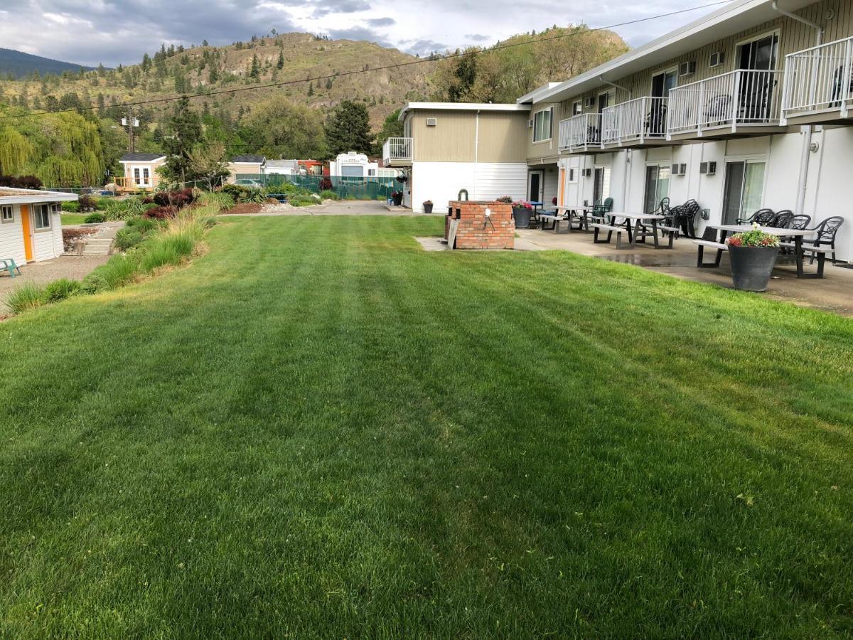 Okanagan Falls Holiday Beach Resort Motel מראה חיצוני תמונה