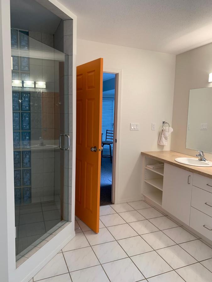 Okanagan Falls Holiday Beach Resort Motel מראה חיצוני תמונה