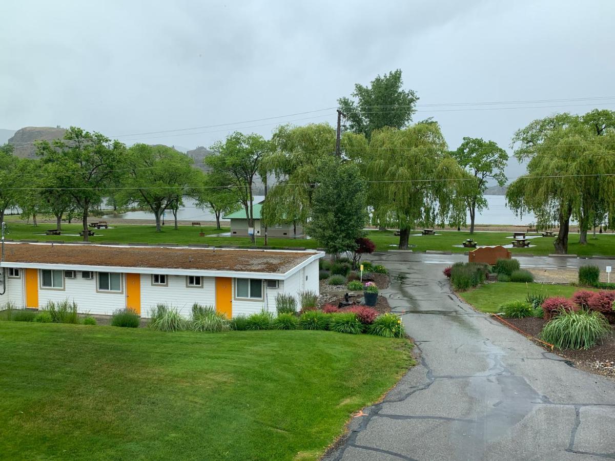 Okanagan Falls Holiday Beach Resort Motel מראה חיצוני תמונה